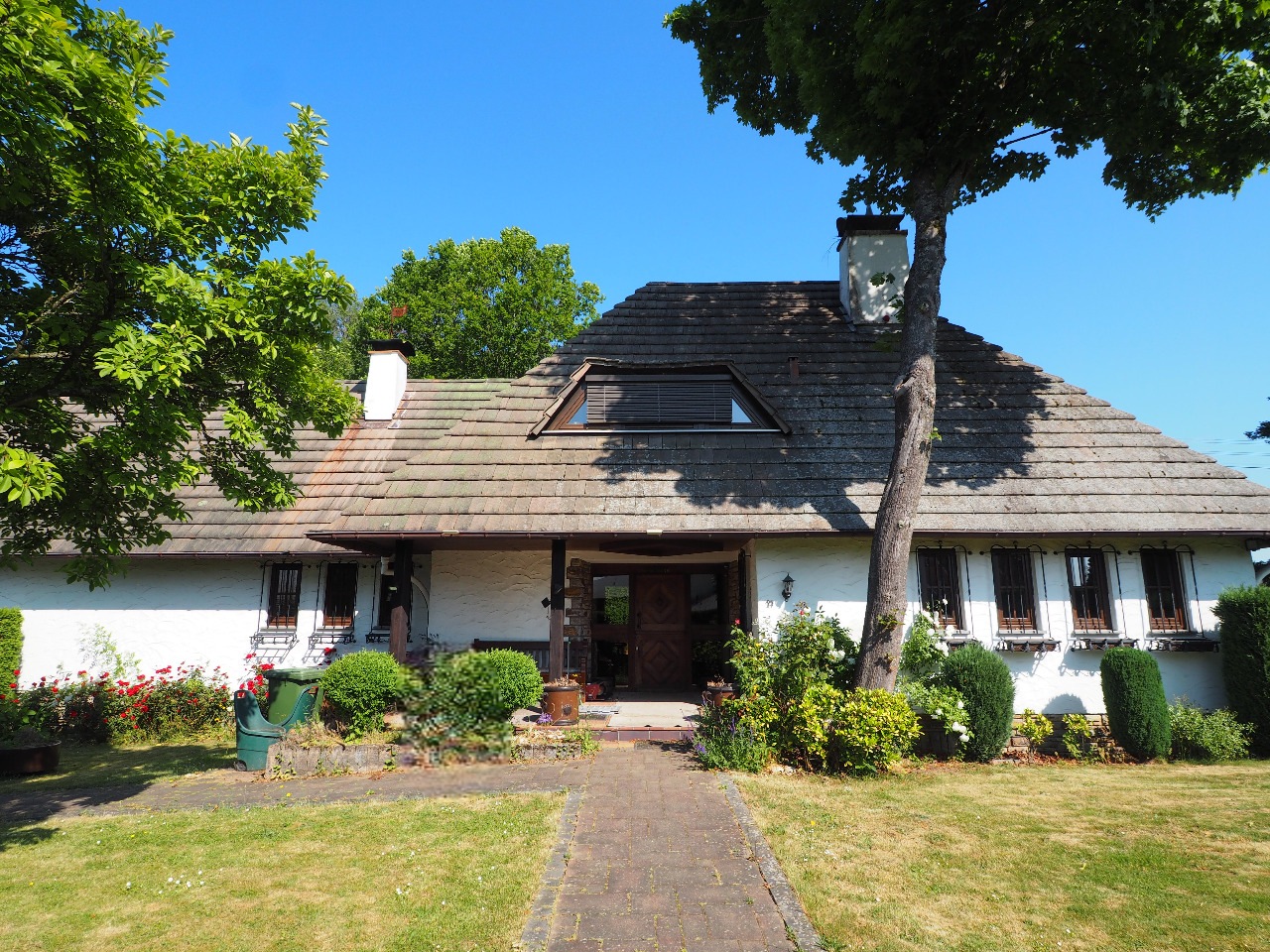 10426 - Hochwertiges Anwesen auf herrlichem Parkgrundstück mit altem Baumbestand